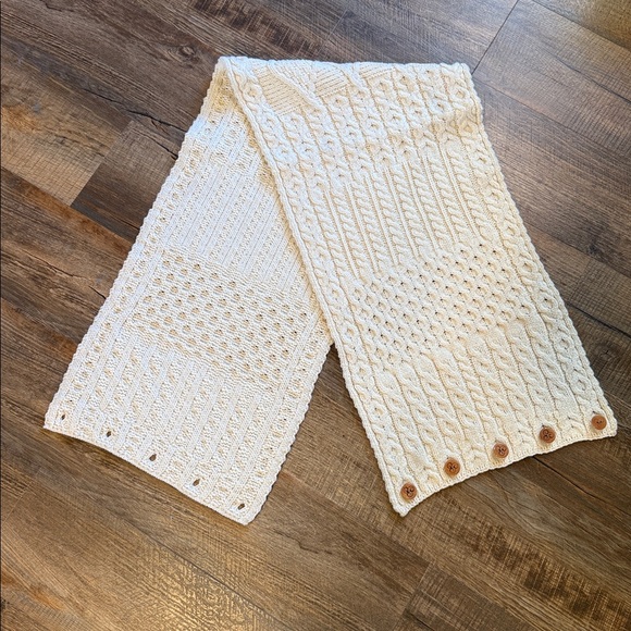 Aran merino wool Cream Buttoned Scarf/wrap made in Ireland. NWOT - Picture 7 of 12
